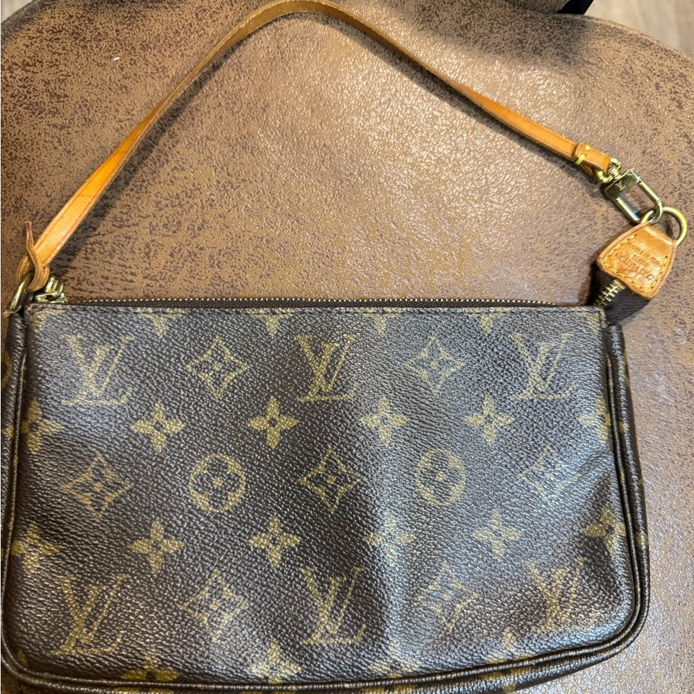 authentic lv regular pochette